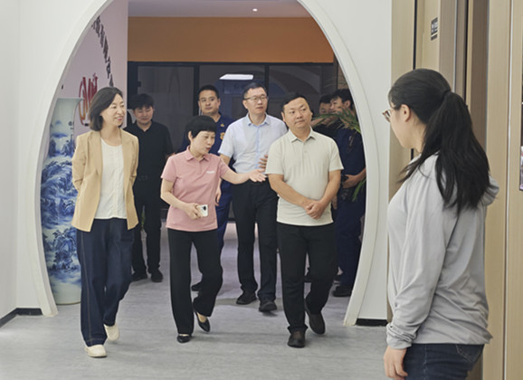 此图像的alt属性为空;文件名为73c0cddabdecda3a8cbd250908092430.jpg