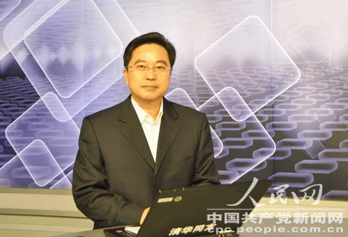周新民在人民网访谈室。万鹏 摄
